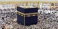 قاصدو بيت الله الحرام يؤدون مناسكهم في أجواء روحانية وسكينة واطمئنان 