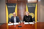 الجامعة الأمريكية في رأس الخيمة توقّع اتفاقية تعاون إضافية مع جامعة ولاية أبالاشيان